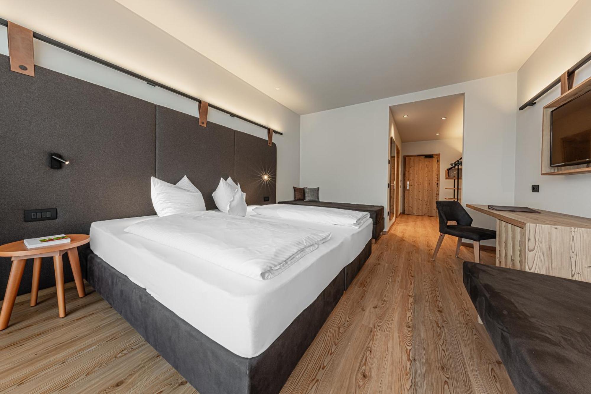 Hotel Alpenrose Dolomites Ла-Валле Экстерьер фото