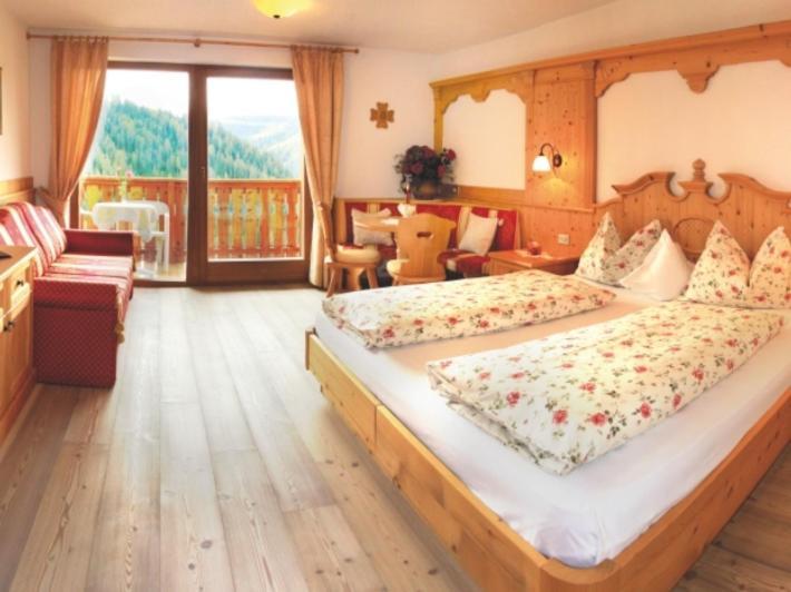 Hotel Alpenrose Dolomites Ла-Валле Экстерьер фото
