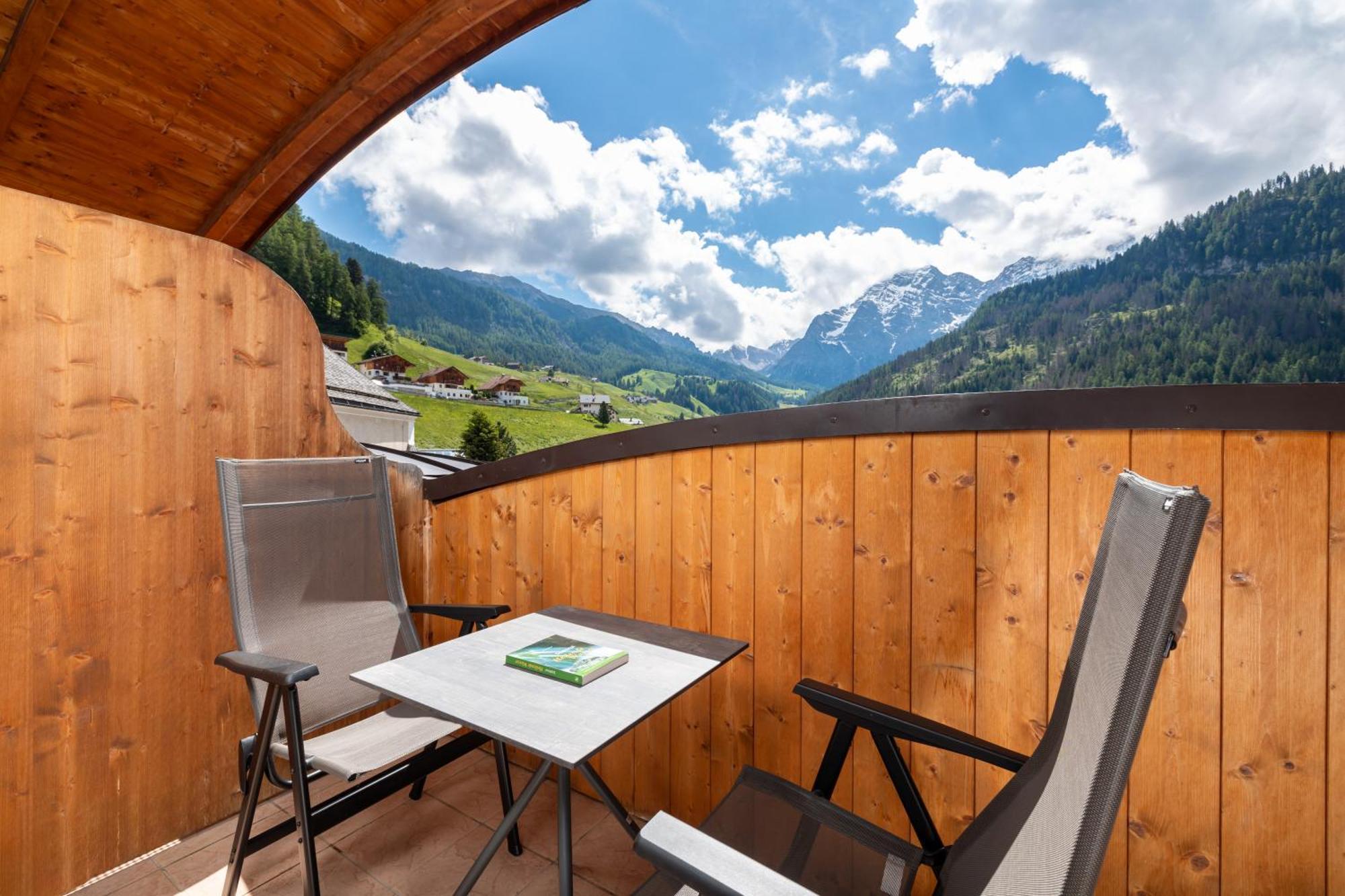 Hotel Alpenrose Dolomites Ла-Валле Экстерьер фото