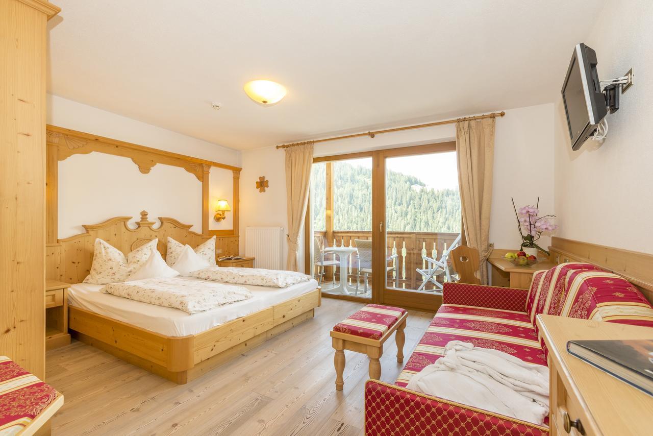 Hotel Alpenrose Dolomites Ла-Валле Экстерьер фото