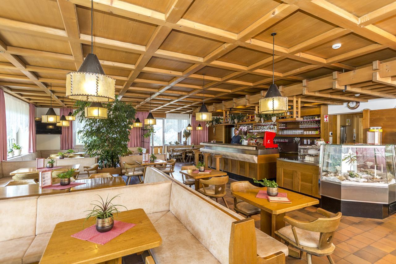 Hotel Alpenrose Dolomites Ла-Валле Экстерьер фото