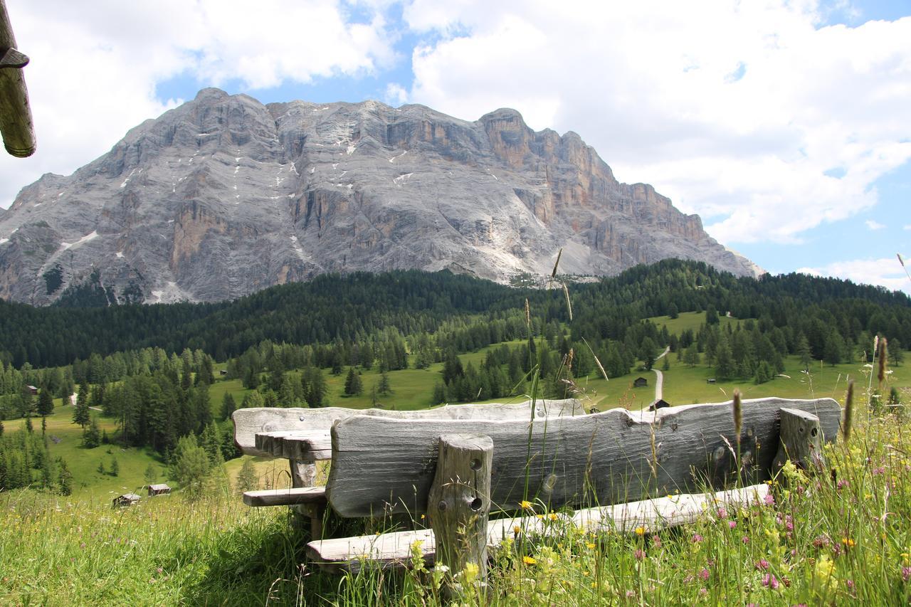 Hotel Alpenrose Dolomites Ла-Валле Экстерьер фото